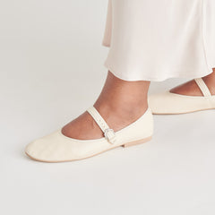 ROSLYN BALLET FLATS CREME LEATHER | Dolce Vita Women