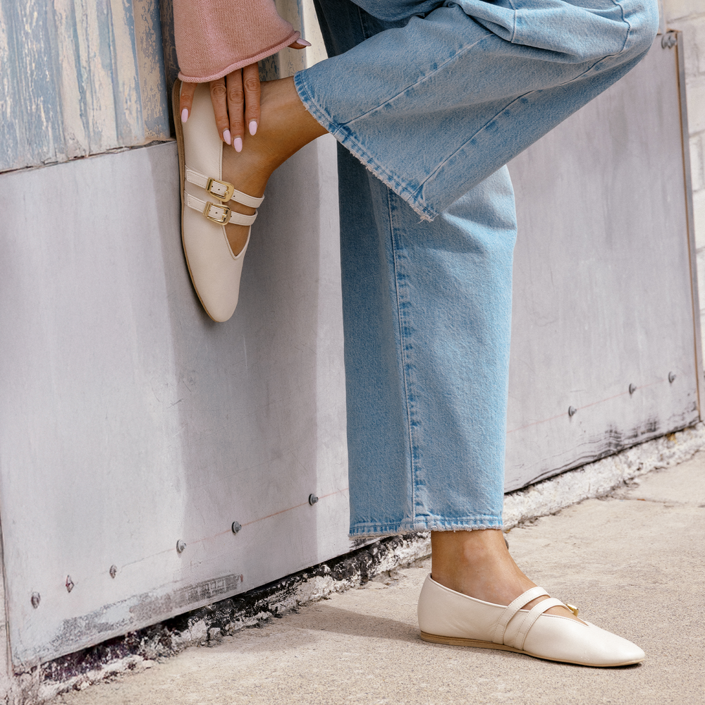 BAYLEE BALLET FLATS IVORY LEATHER | Dolce Vita Women