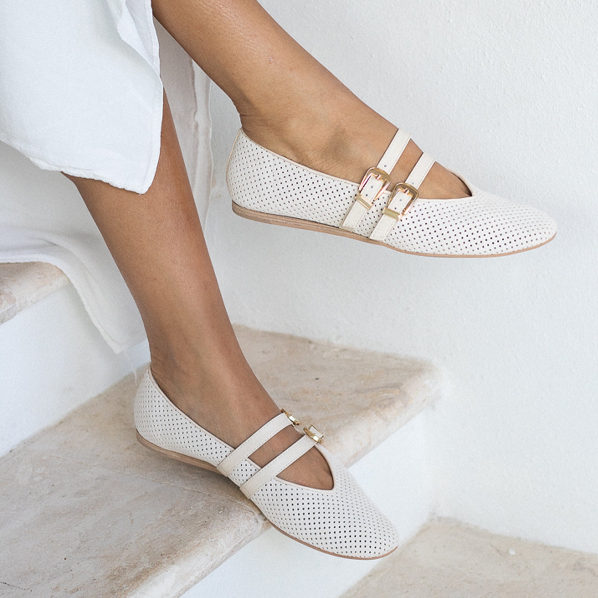 BAYLEE BALLET FLATS BONE PERFORATED SUEDE | Women Dolce Vita