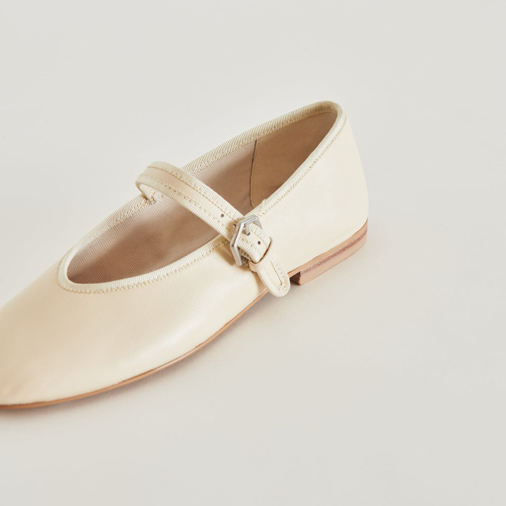 ROSLYN BALLET FLATS CREME LEATHER | Dolce Vita Women