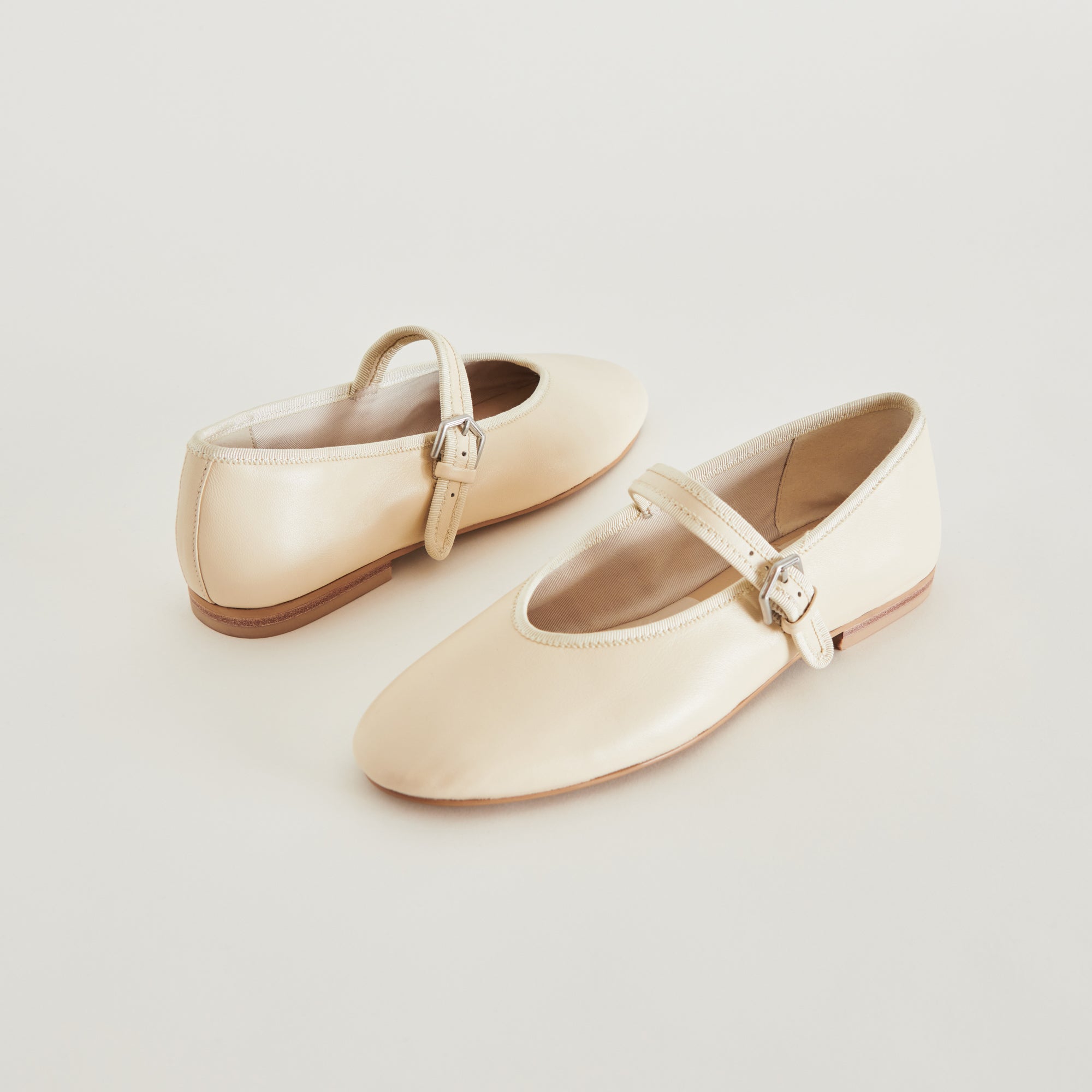 ROSLYN BALLET FLATS CREME LEATHER | Dolce Vita Women