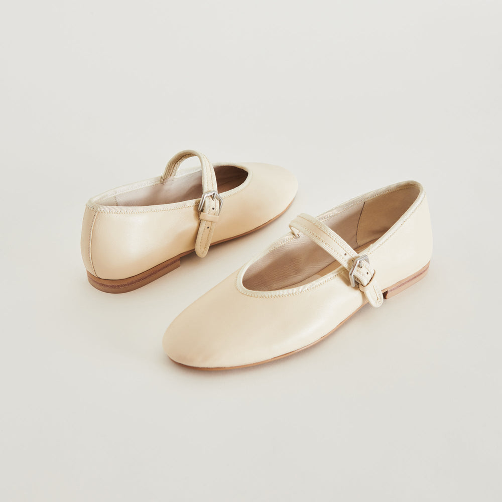 ROSLYN BALLET FLATS CREME LEATHER | Dolce Vita Women