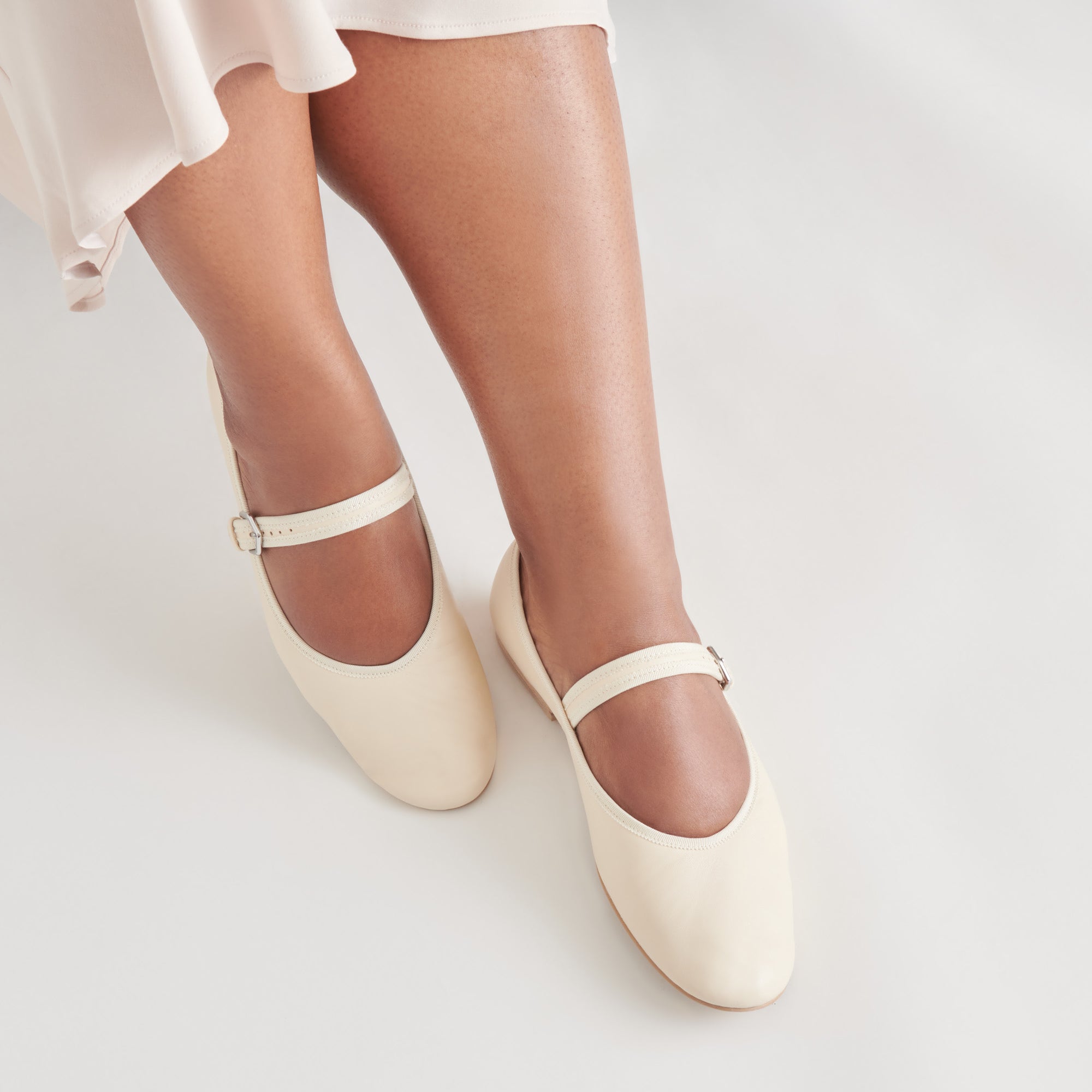 ROSLYN BALLET FLATS CREME LEATHER | Dolce Vita Women