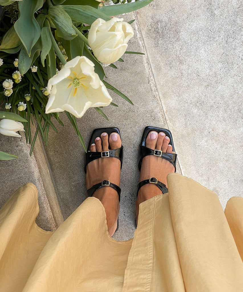 LAVERN SANDALS MIDNIGHT CRINKLE PATENT | Dolce Vita Women