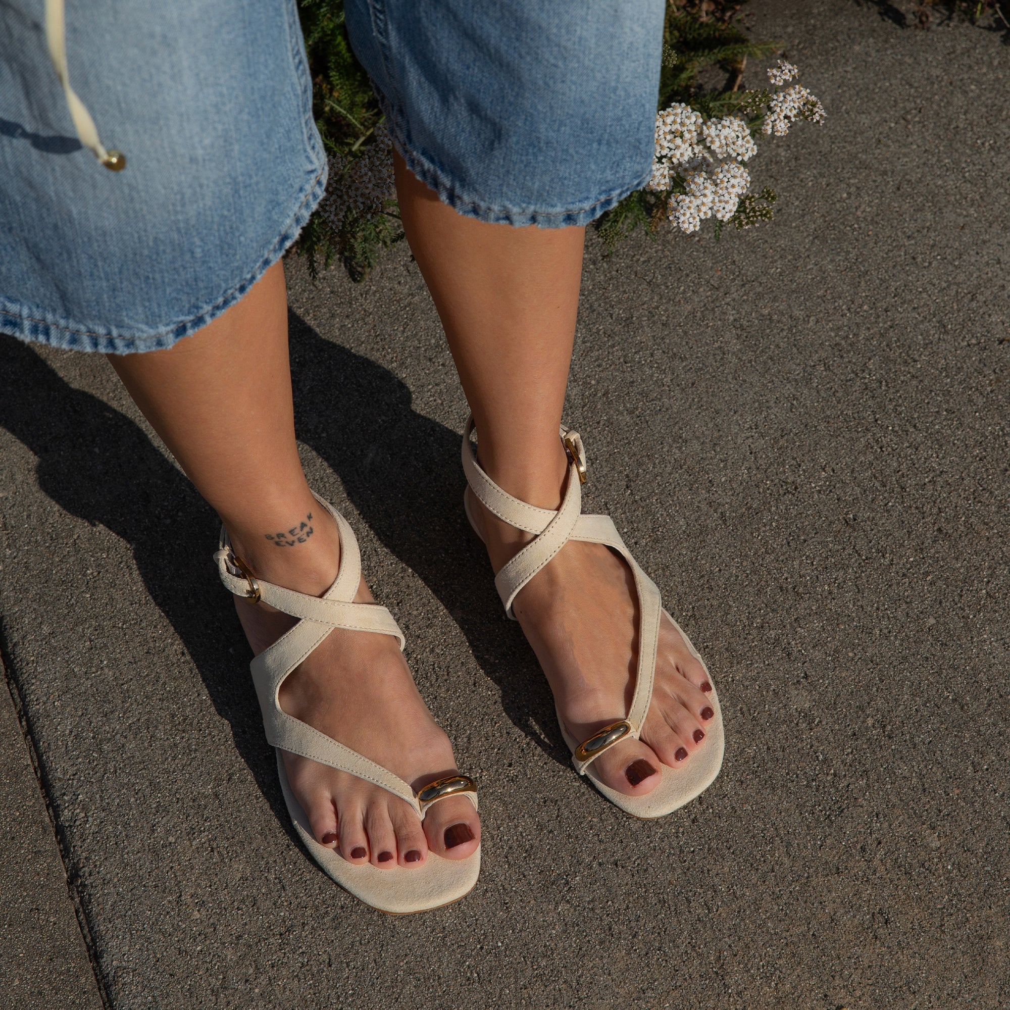 EARLA SANDALS NATURAL SUEDE | Dolce Vita Women
