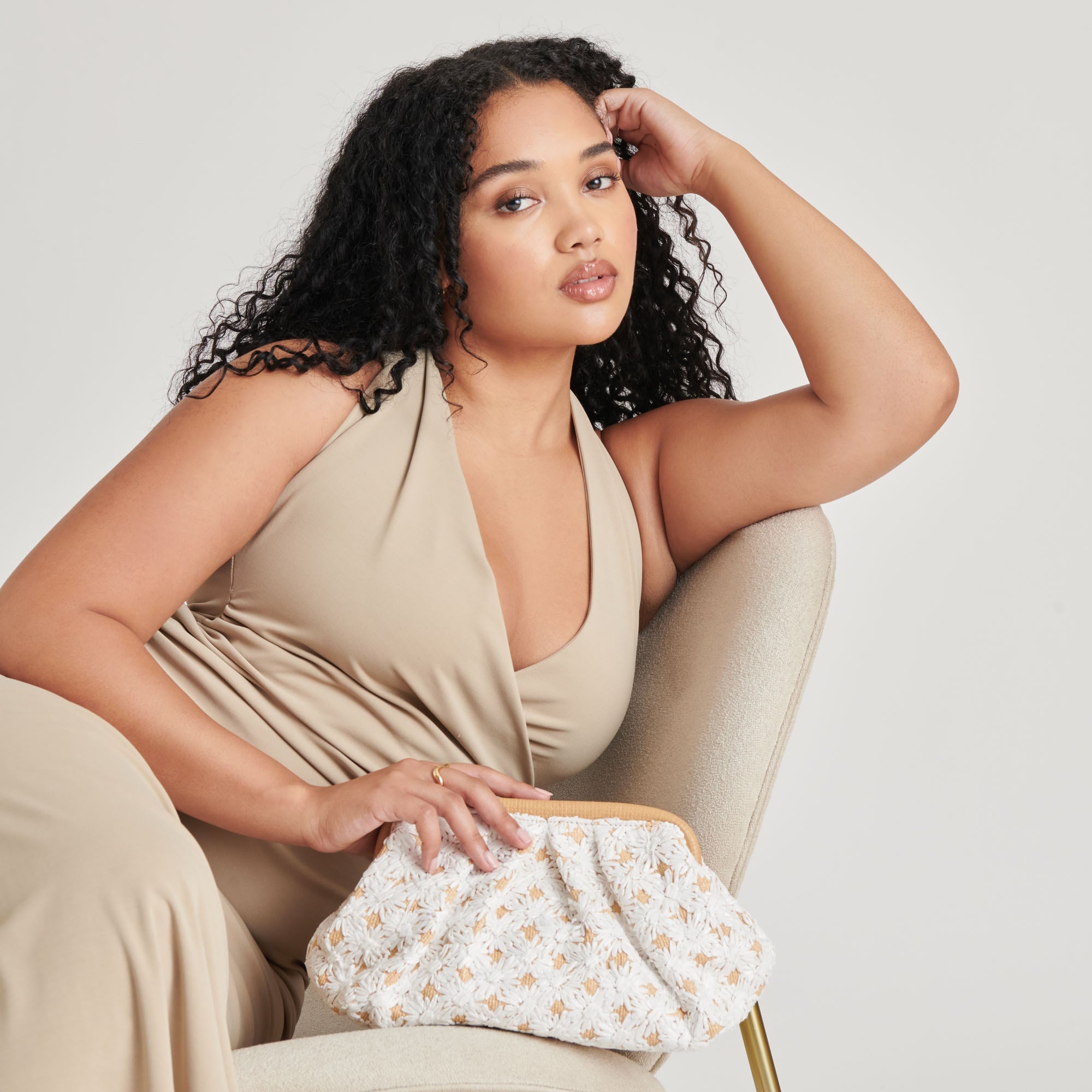 FIORE CLUTCH EMBROIDERED NATURAL RAFFIA | Dolce Vita Women
